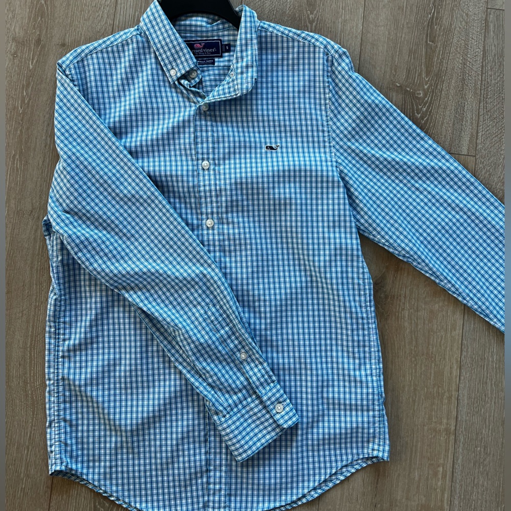 Vineyard Vines button down shirt